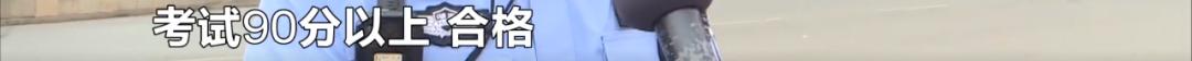 DƬ